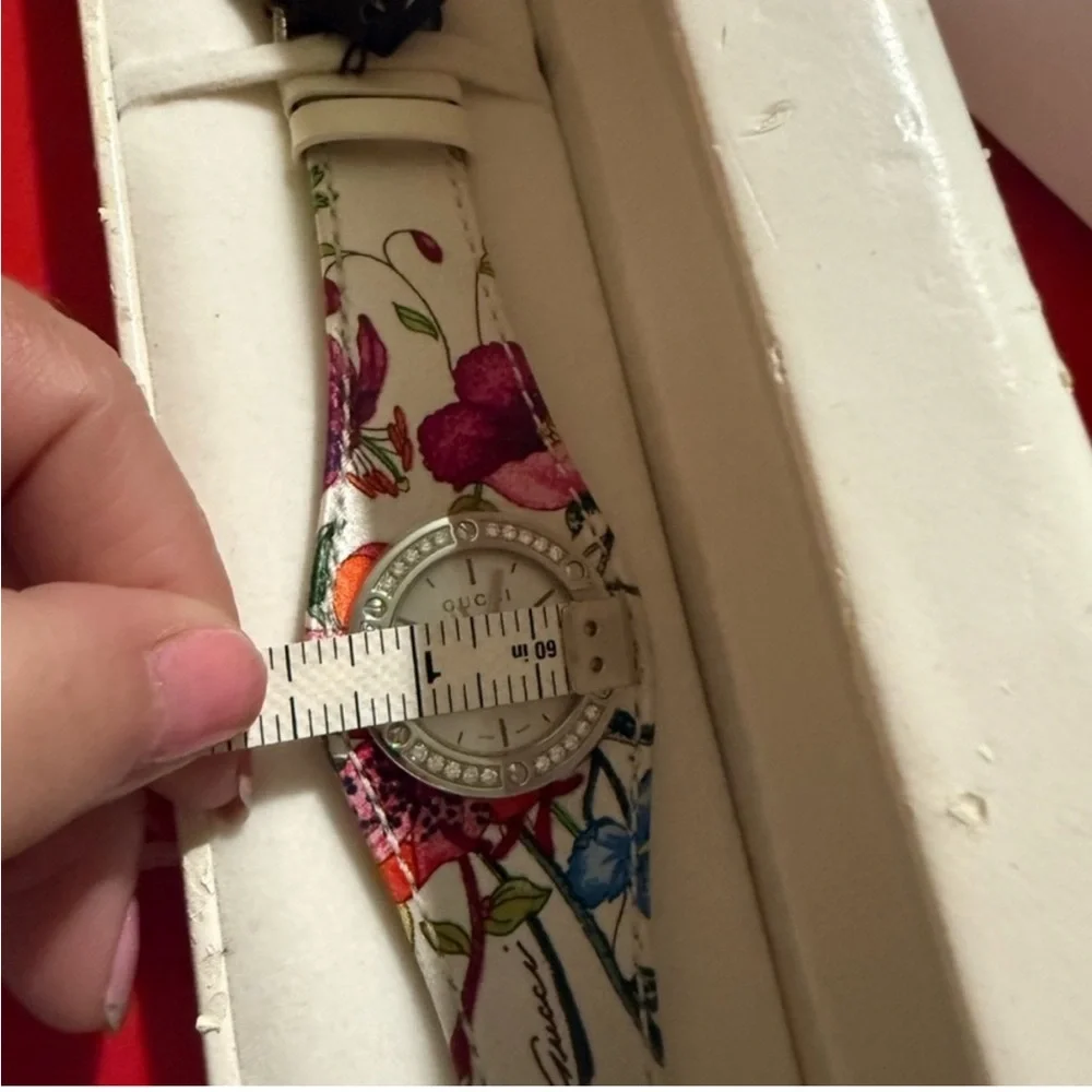Gucci 2005 HOST PICK Limited edition diamond flower watch NWT Extraordinary Look